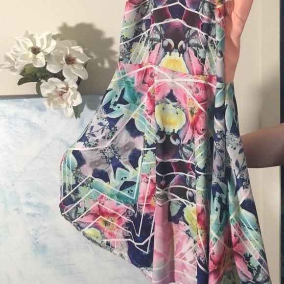 Beautiful dress - Picture 3 of 3